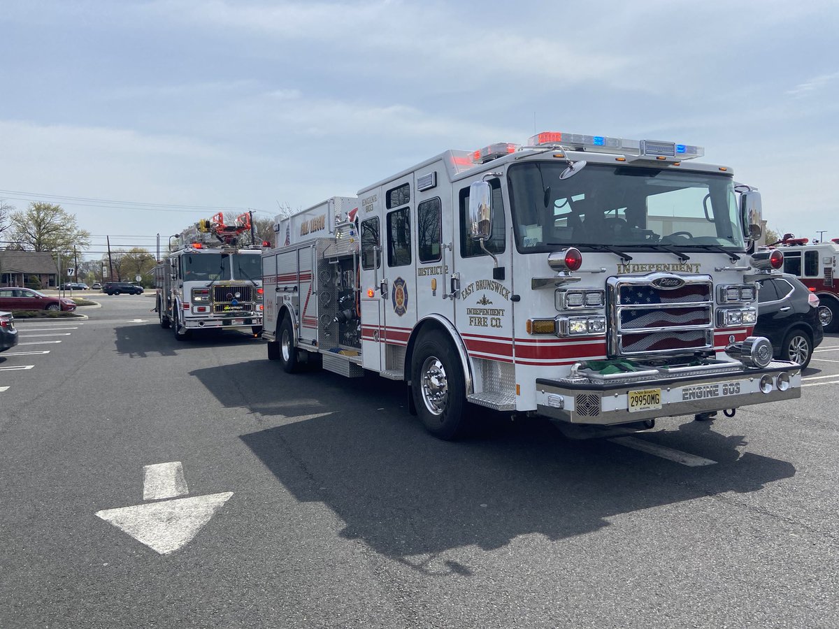 EBIFC_'s tweet photo. Proud to have celebrated our grocery and healthcare workers with @EBpolicedept @bcohen60 RWJ Mobile Unit and Fire districts 1 and 3. #OneEB #EBStrong https://t.co/B9vOejaQCg