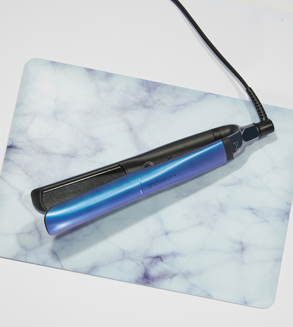 ghdspain's tweet photo. Nuestra #styler con tecnología más avanzada se viste de un precioso azul cobalto iridiscente 💙 #ghdplatinumplus cobalt blue simboliza la confianza y la lealtad. ¡Pide ya la tuya y consigue nuestra styler más deseada! ✨ #queenofthebeat https://t.co/0gpHl1fsy8 https://t.co/TReKg4HGIv