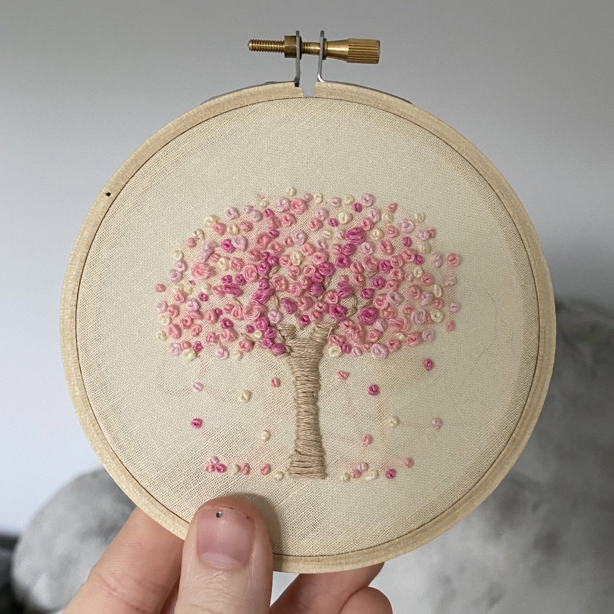 danaknich's tweet photo. while stuck at home, i’ve been teaching myself how to embroider! i’m starting a thread to track my progress 💞✨ https://t.co/7AUEroZ0ir