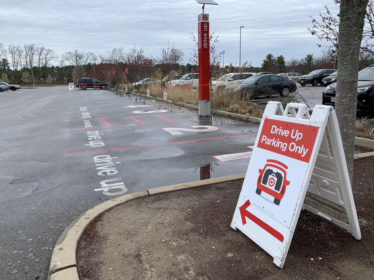 stephenL_47's tweet image. I am so proud to be working with @Target 
These times have been confusing for both our team members as well as our guests. Social distancing, expanding our pickup area outside and sheilds at our check-lanes are great changes to help service our guests during this time.