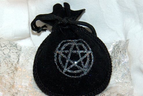 rowena macleod as hex bags : a thread