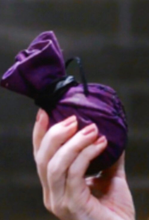 rowena macleod as hex bags : a thread