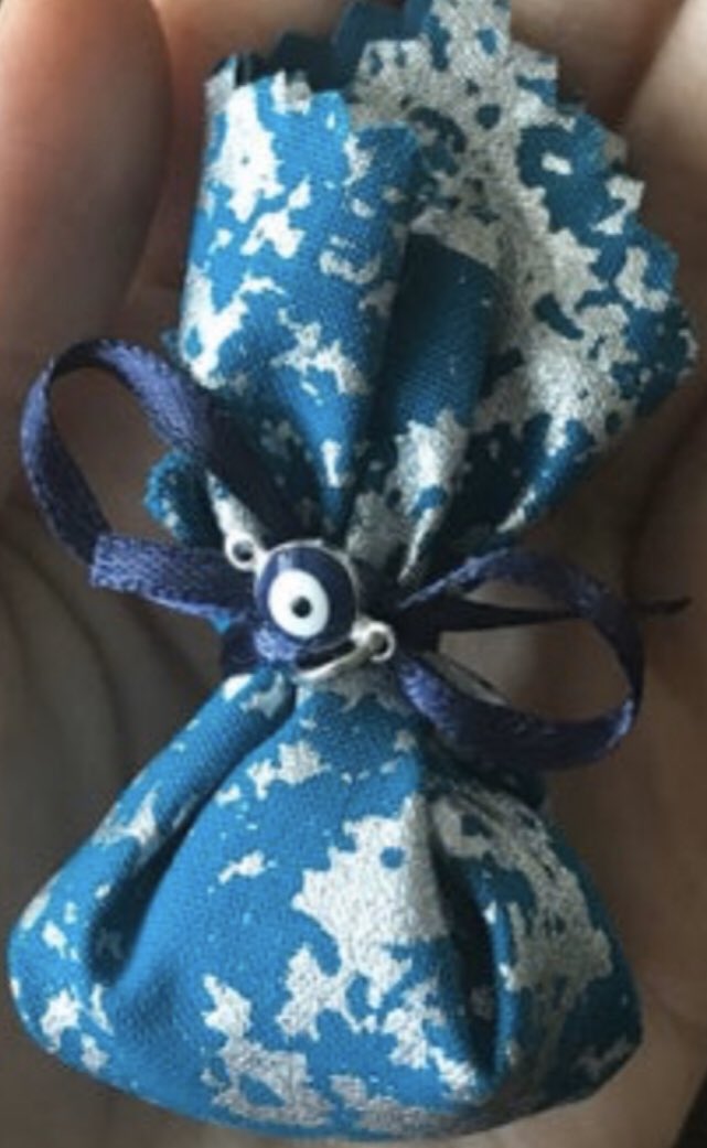 rowena macleod as hex bags : a thread