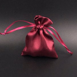 doesn’t really look like a hex bag but i love this outfit so much