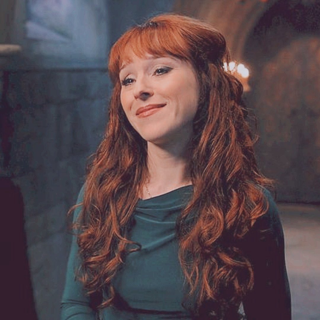 doesn’t really look like a hex bag but i love this outfit so much