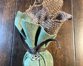 doesn’t really look like a hex bag but i love this outfit so much