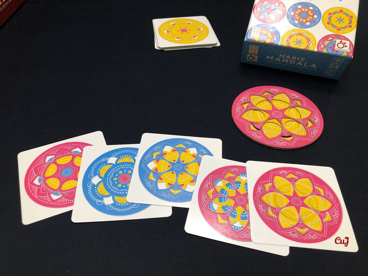 Cuentameunjuego's tweet photo. Magic Mandala de @BrainPicnicNews y @Mercurio_Juegos con @imualandia para hacer más llevadero el confinamiento #YoMeQuedoEnCasa
👥De 1 a 4 jugadores.
⏱10-15 minutos.
↘️A partir de 6 años.
#magicmandala #juegosdemesaenfamilia https://t.co/LyN8tstRlu