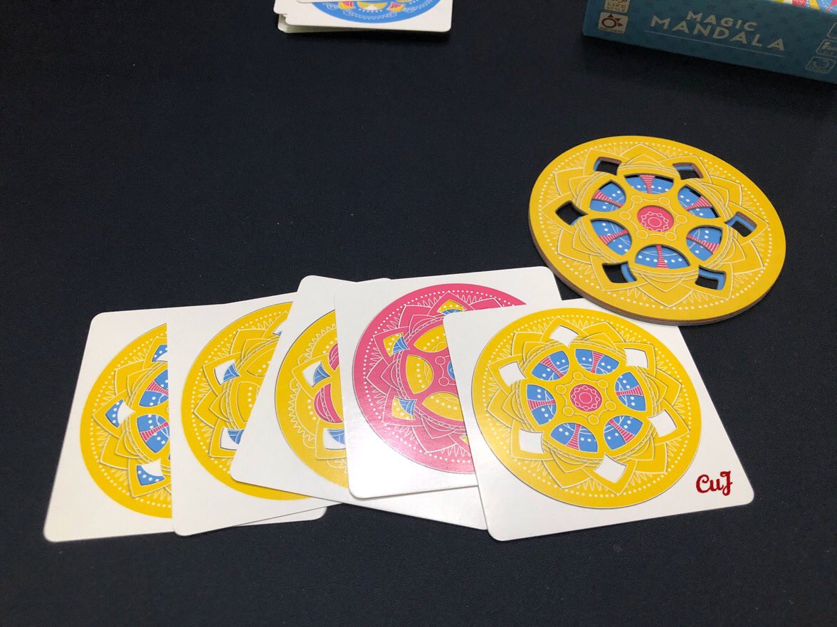 Cuentameunjuego's tweet photo. Magic Mandala de @BrainPicnicNews y @Mercurio_Juegos con @imualandia para hacer más llevadero el confinamiento #YoMeQuedoEnCasa
👥De 1 a 4 jugadores.
⏱10-15 minutos.
↘️A partir de 6 años.
#magicmandala #juegosdemesaenfamilia https://t.co/LyN8tstRlu