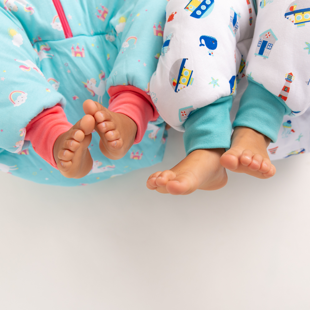 Freedom to move! 👣
Let your little ones move freely and safely in our Sleeping Bags with Feet. For those who would like cosy toes choose one of our new designs with fold-over non-slip cuffs.

Order now>> bit.ly/2vJCZdY

#feetfriday #sleepingbagwithfeet #toddlerstyle