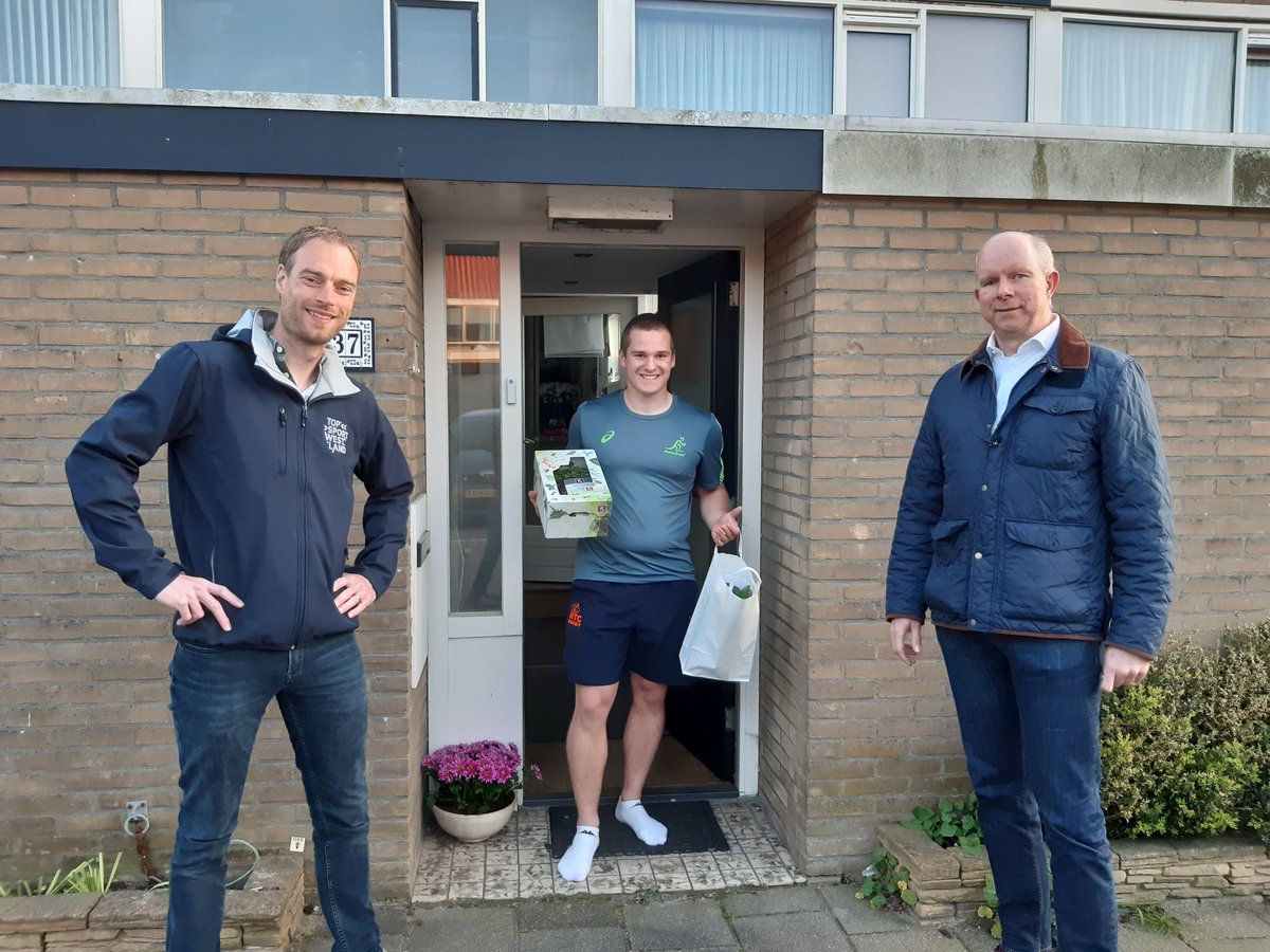 EdwinZuidgeest's tweet image. Wat een toffe actie!! Vanavond met @PieterVarekamp bij Westlandse sporttalenten geweest om een doosje van @koppertcress en een lucht zuiverende plant van @ogreen te brengen om een hart onder de riem te steken in deze moeilijke tijd. @TopsportWL #flowerboostchallenge