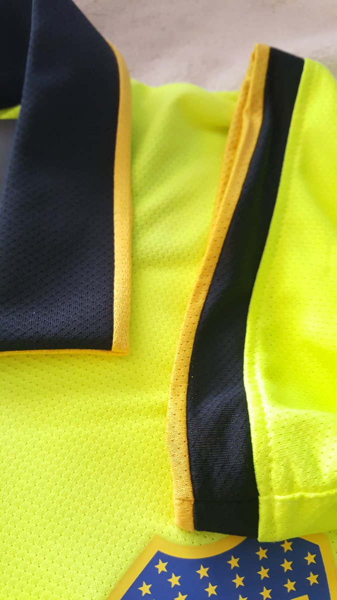 BAR0LIN's tweet photo. @LaCasacaBlog #viernestematicolacasaca #CamisetaFluo Boca Juniors 2014 es un #FluoSI https://t.co/zuqzuITdfw