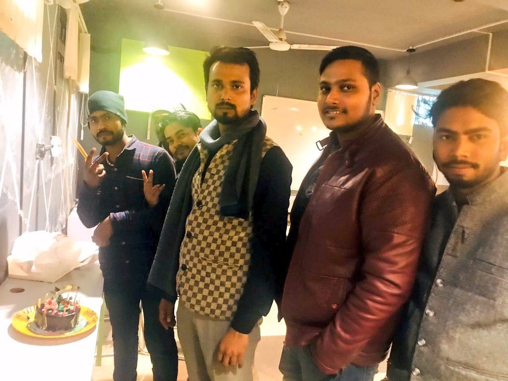someitJaiswal's tweet photo. #MerryChristmas 2019 in #dgdigital with my office colligue, senior , junior thankyou guys
#someit #someitjaiswal #someit_jaiswal #rajasaabthegreat
#bihari_boy #patna https://t.co/WmSGBDkQri
