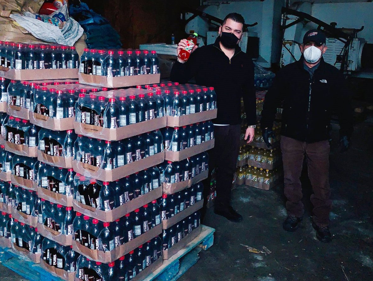 PushBeverages's tweet photo. Today, we donated over 2500 Push Beverages' drinks to the Dover Food Bank. Next week, we are sending a few pallets of food over. They are feeding over 400 people during these hard times. #COVID19 #doingourpart #PushPineapple #PushBlackCola #StrawberrySoda #PineappleSoda https://t.co/8zApfpGWXC