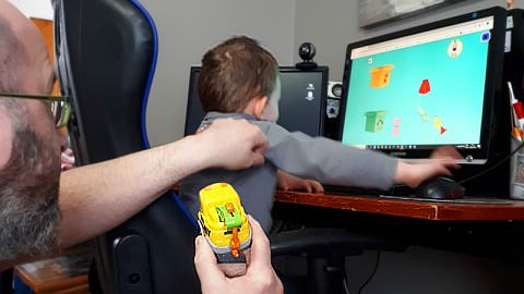 UbisoftSaguenay's tweet image. Nous travaillons de la maison depuis près d’un mois. Pour le plaisir, nous avons lancé un concours afin de couronner l’employé qui a l'installation la plus drôle. Évidemment, nous avons eu droit à quelques mises en scèneRolling on the floor laughing

#LifeAtUbisoft #WorkFromHome