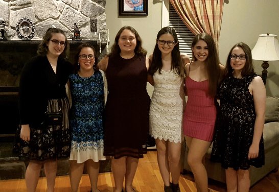 Bridget61048794's tweet photo. Happy Fancy Friday!
#fhsvsw
@FHS_ClassOf2021 @FHSPeerLeaders https://t.co/IFdzFDgFsI
