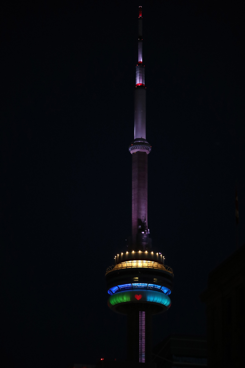 SteveRussell's tweet photo. Toronto has a heart! Three of them face hospital row on University Avenue from the Sheraton, Hilton, and CN Tower during the COVID-19 lockdown. #StayHome #StayHomeCanada #PhysicalDistancing https://t.co/GuDTiCpdsF