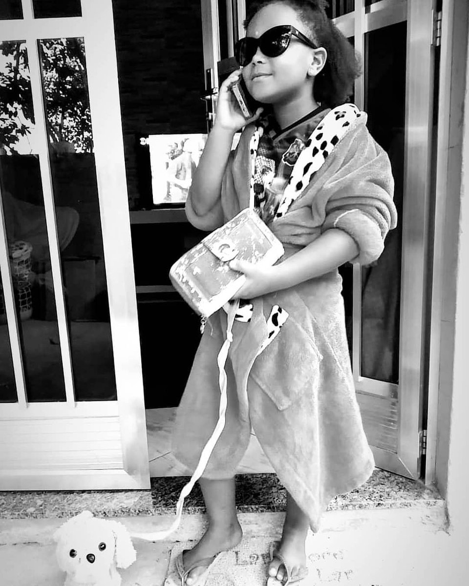 Dayanaekeke's tweet image. Minha Modelo passando na sua telinha 

Modelando em casa , já que não pode sair 
#modelokids #crespinhoecia