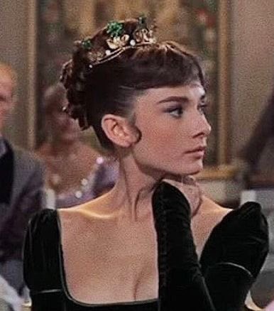 versacesbish's tweet photo. Audrey Hepburn in War and Peace https://t.co/3t5B575MvG