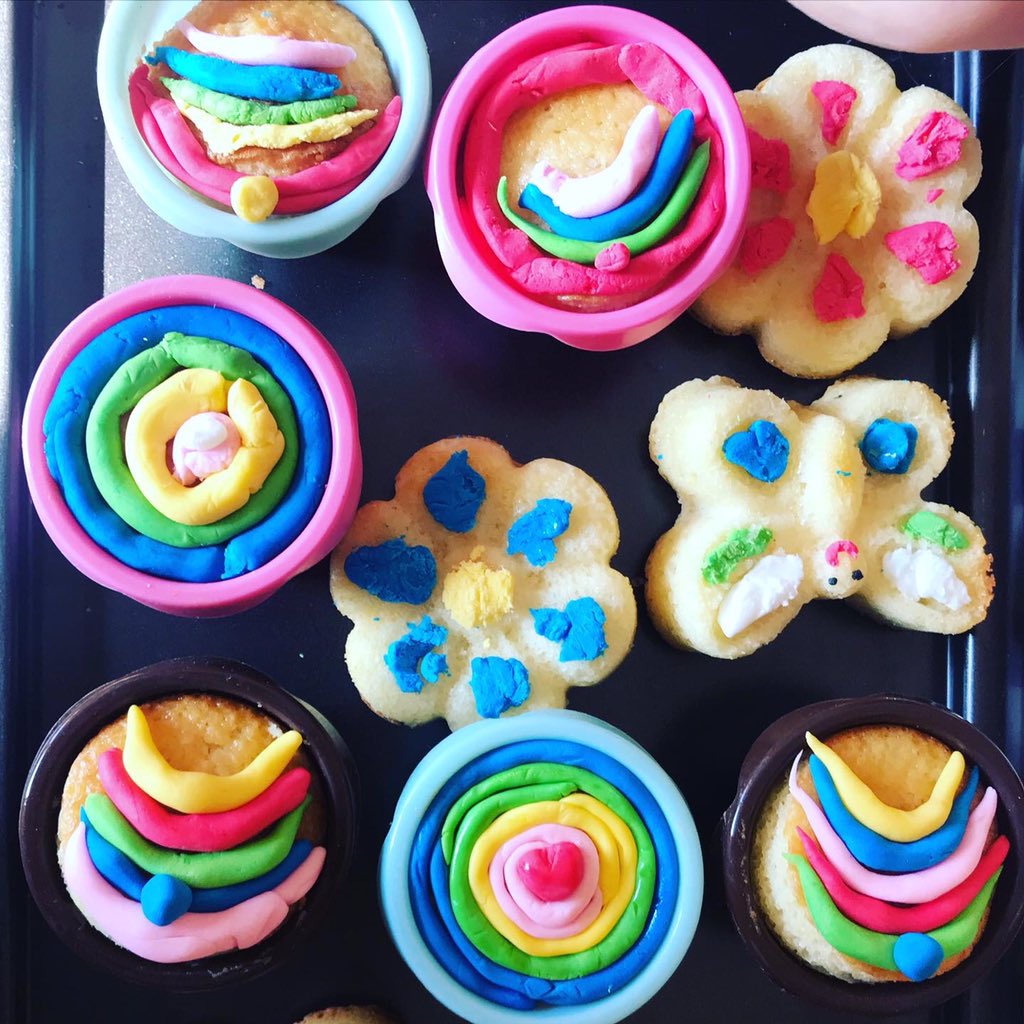 divertiditis's tweet photo. Esta semana hemos encontrado ORO en el súper!! No solo había #harina sino q también había #fondant 👏🏻👏🏻👏🏻👏🏻 Ya tenemos un #plangenialparaestefinde 
🎂🍮🍭🧁🍦🍫🍰

#cupcakesconniños #cupcakes #rainbowcupcake  #reposteriaconniños #gastronomia #manualidades #manualidadesconniños https://t.co/TsHStypGwV
