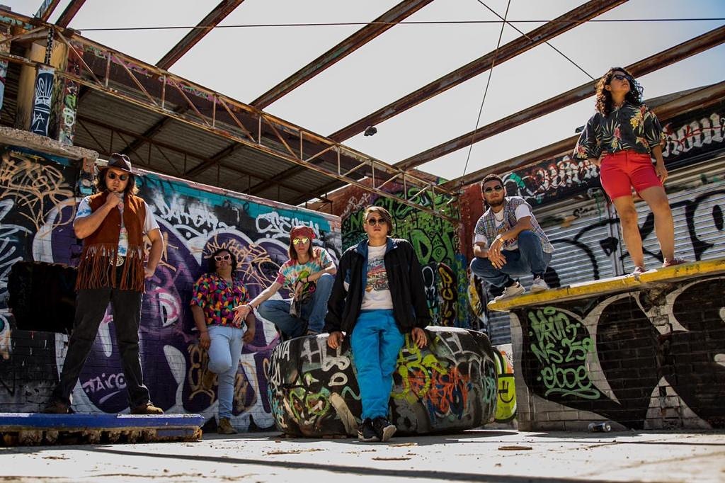 Mañana nos vemos para echar un baile funky online! 🔥  Vamos a tocar unas rolitas a través de la página de Fb Somos San Luis Potosí a las 20:00 hrs. Te queremos 🐼.