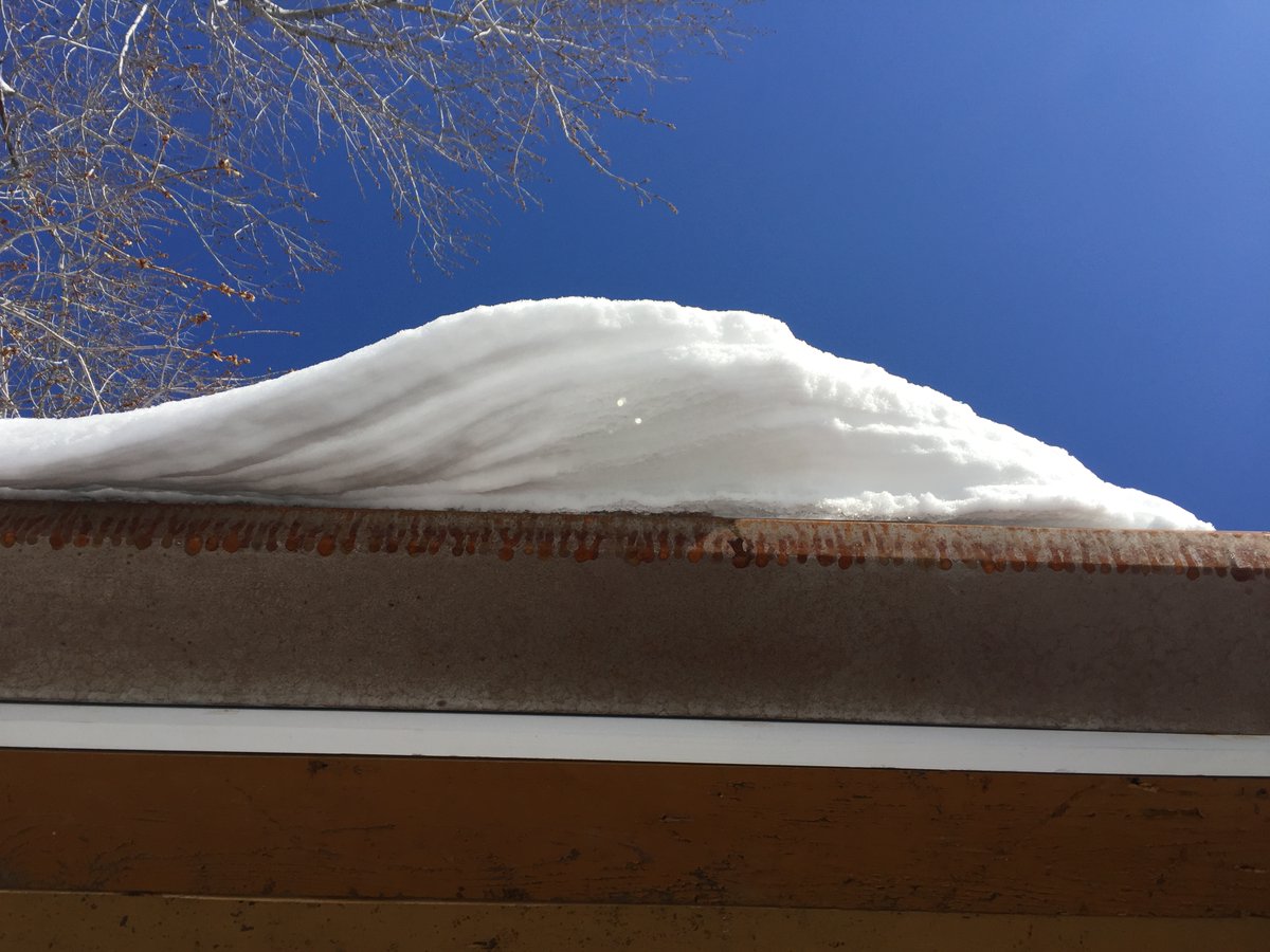 JeffcoLab's tweet image. What do layers in snow tell us about weather conditions? What are the conditions that gave rise to this cool snow formation? #NGSSchat #phenomena #everydayscientist #scienceathome @JeffcoScience @JeffcoSchoolsCo @OutdoorLabFound