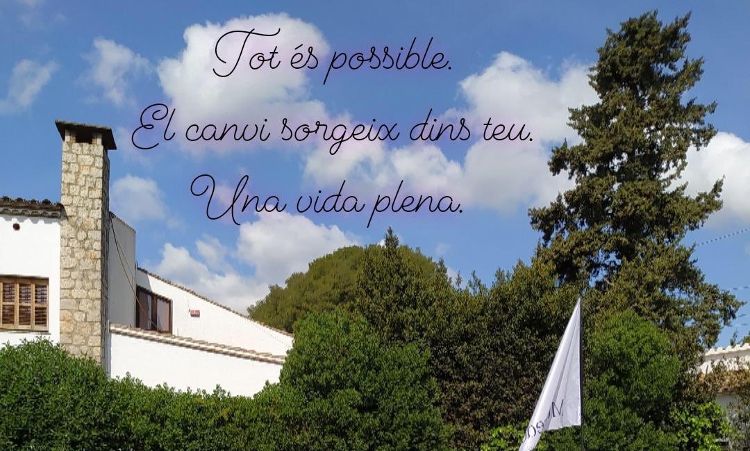 FotutsMestres's tweet photo. Si Sant Jordi🌹no ve a nosaltres, nosaltres anem a Sant Jordi. Proposo expressar les experiències viscudes durant el #confinament en format #Haiku🇯🇵i emplenar Twitter de cultura. 

Jo nomino a: @dolmenrdc10 , @berta_aznar i @marcfsola 

Aquest és el meu haiku:
#haikunfinament https://t.co/YPfI7ujnjl