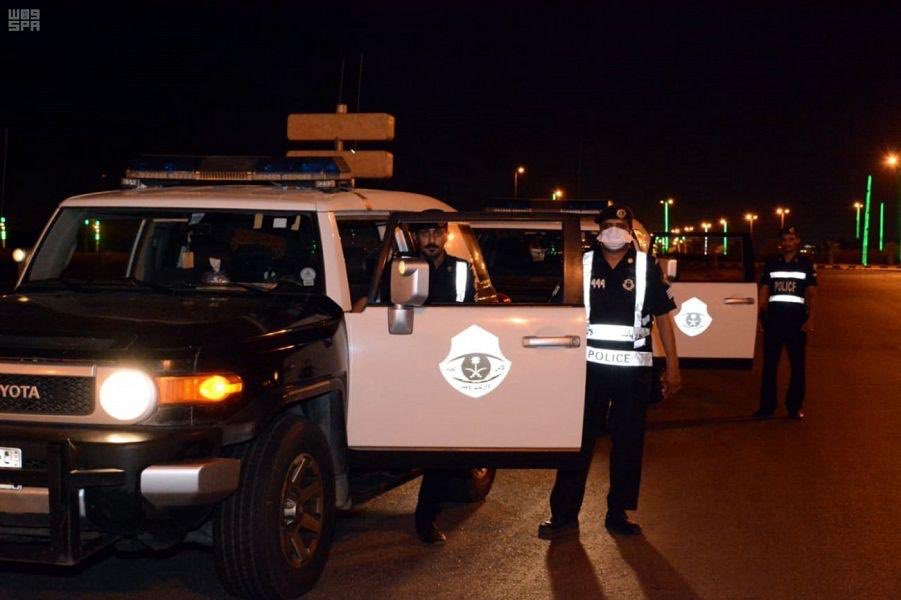 Badermasaker's tweet photo. عيون على الحد تراقب وتدافع..
وأياد في الصحة ترعى وتساعد..
وجنود في الأمن تحرس وتحافظ..
فاللهم أيّدهم بقوتك، وامنحهم رعايتك
واحفظهم بحفظك، واجزهم عنا خير الجزاء، وأزل عنا هذه الغمة وسائر بلاد العالمين 🙏 https://t.co/ObpTdKohmo