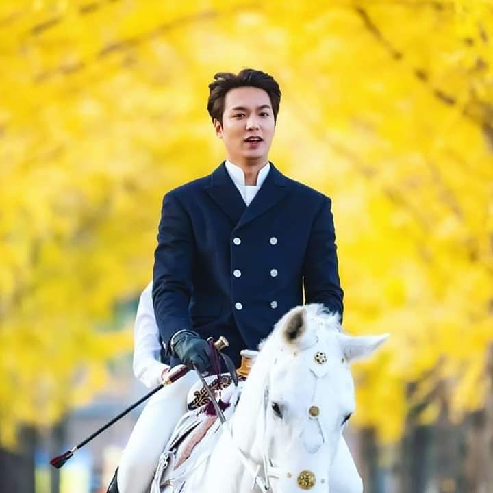 maLufaith25's tweet photo. Isang Lee Min Ho para sa kumkwestyon sa kdrama. Hahaha! How can you not love him in the midst of this pandemic? Our comfort zone! Hihi ๐๐๐ #TKEMIsHere @TheAnnyeongOppa #LeeMinHo #mainbae #ultimateoppa #thelongwaitisover https://t.co/OroTHLmhxb