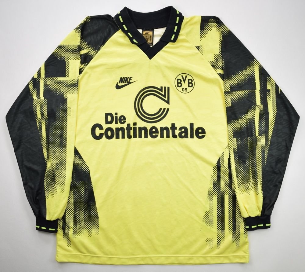 LaCasacaBlog's tweet photo. Hoy hay #ViernesTematicoLacasaca #CamisetaFluo!
Según recordamos el otro día, esta camiseta home de Dortmund en 1992 sería la primer casaca fluo de la historia del fútbol. Veamos otros ejemplos y discutamos: #FluoSI o #FluoNO?
Recuerden responder en este tuit y usar hts!!! https://t.co/y3s7kVbAsU