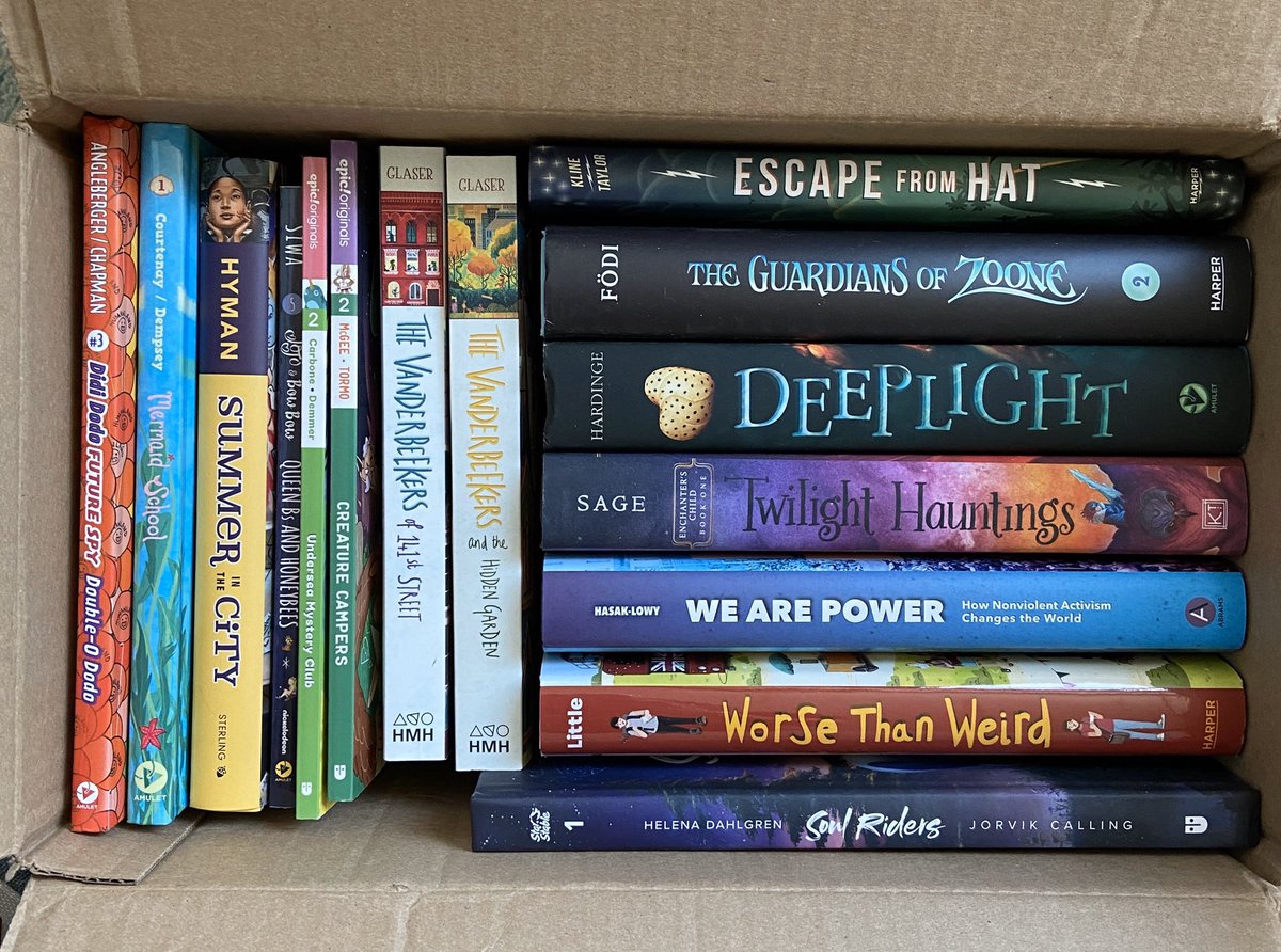 KarinaYanGlaser's tweet image. ✨New Giveaway!✨Follow &amp;amp; R/T to enter! Indicate which box you would like in the comments (middle grade or picture book). I’ll add signed copies of Vanderbeekers 1 &amp;amp; 2 in the MG box.✨I’m doing this every 2 wks, so stay tuned! Contest ends 4/17 @ 9pm EST. US only. #KidsNeedBooks