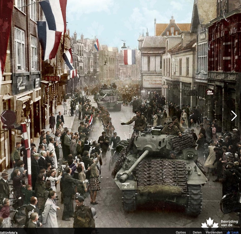 Veluwe40_45's tweet photo. De broers Middelbeek zijn alle 3 #WO2 goed doorgekomen,2 in tVerzet in #Apeldoorn,de 3d trok als lid vd Prinses Irene Brigade na de #Canadezen in april ‘45 Noord Nederland binnen.Zij hebben de #bevrijding meegemaakt, 75 jaar later wappert deze vlag ah ouderlijk huis.#remember https://t.co/m4QGOaYU6z