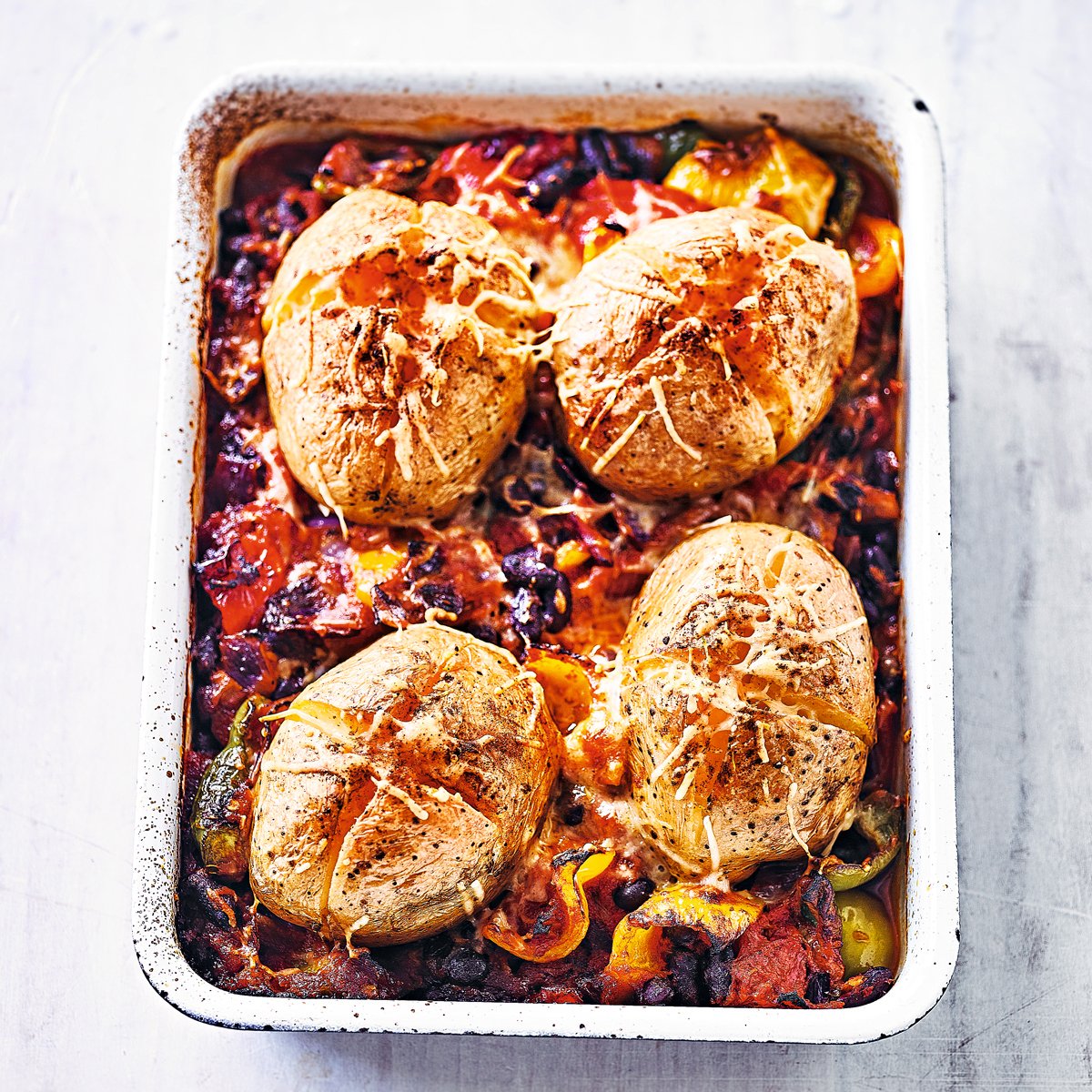 jacquigreen1972's tweet image. This pepper stew recipe with crispy jacket potatoes is a hearty dinnertime dish, that's also gluten free. The recipe uses red kidney beans, but you could switch this with any other beans you have at home. m.qubi.st/1dhv #WaitroseAndPartners  #WeArePartners  #PepperStew