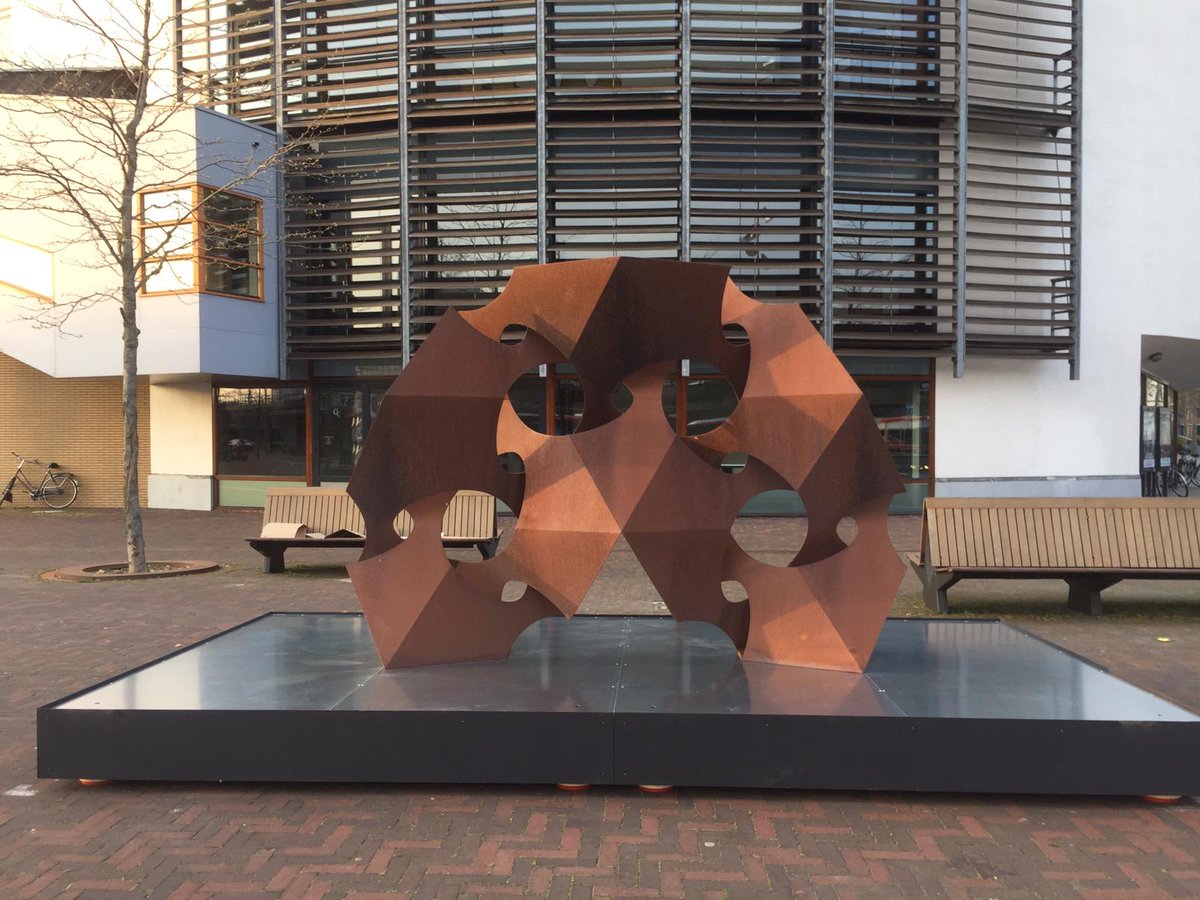 Beeldenexpositie Rinus Roelofs eerste aanzet voor blijvend beeldenpark Stationsplein? Bekijk de video: radiohengelotv.nl/video-beeldene…