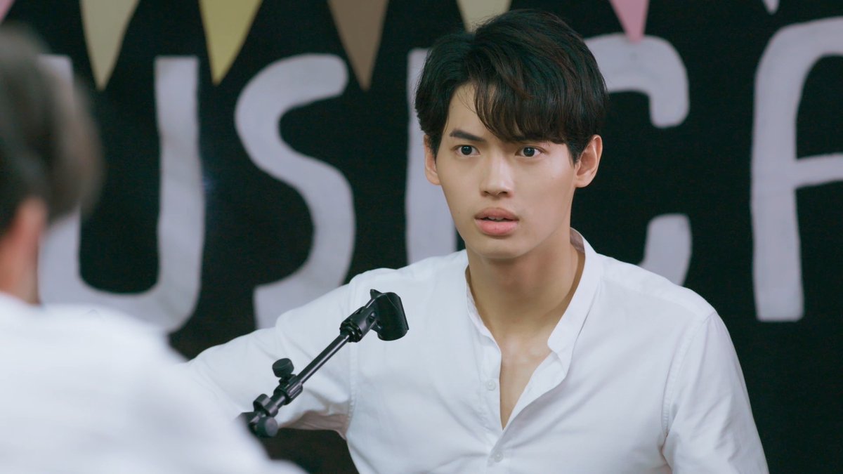 GMMTV's tweet photo. ไม่ต้องตกใจสิไทน์ สารวัตรขออัดคลิปหน่อย @bbrightvc @winmetawin
 
#คั่นกูEP9 #คั่นกู #2gethertheseries
#GMM25 #GMMTV https://t.co/OOUZZOJhI3