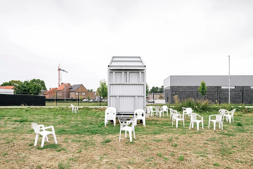 OPEN CALL | Door de coronacrisis dreigt een tekort aan plukkers bij tuinbouwbedrijven. Seasonal Neighbours roept kunstenaars en architecten op om deel te nemen aan de pluk en met hen toe te werken naar een artistiek project. 

bit.ly/3cs9MEC

#zomerburen #seizoenarbeid