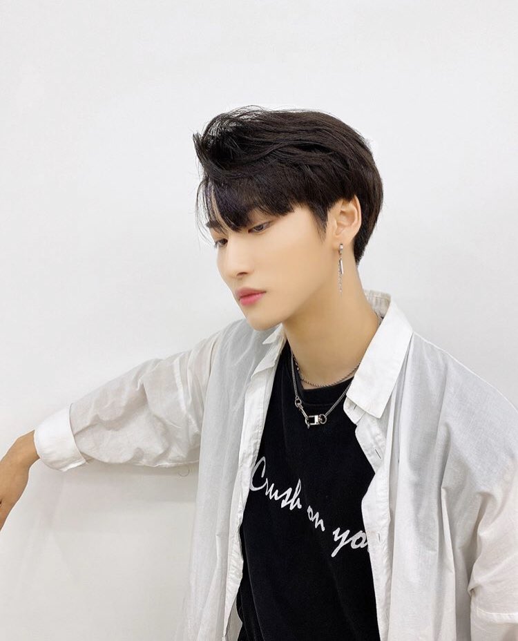 ateez_updates's tweet photo. { INSTAGRAM UPDATE } 

[📷] DAILY ATEEZ (1/2)

From. A super rookie ATEEZ 💌
To. MaraTEEZ 2 years later 📷

(P.S Please try to find the scene in the movie of ‘From’) 
 
#DAILY_ATEEZ #ATEEZ #에이티즈 @ATEEZofficial https://t.co/Su800wAW4X