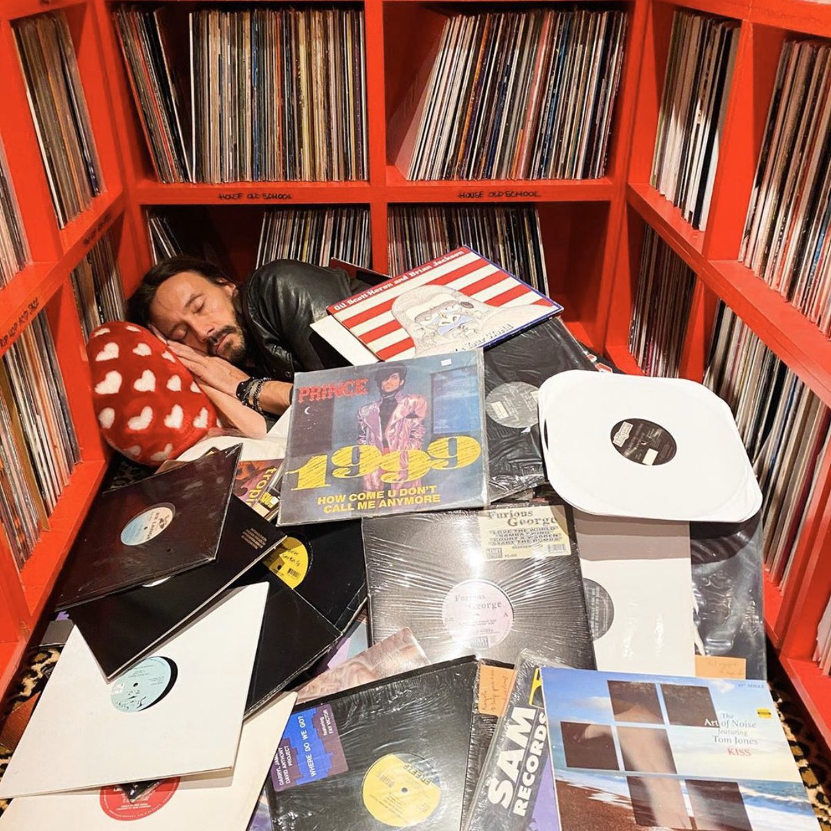 Simon Dunmore tweet media