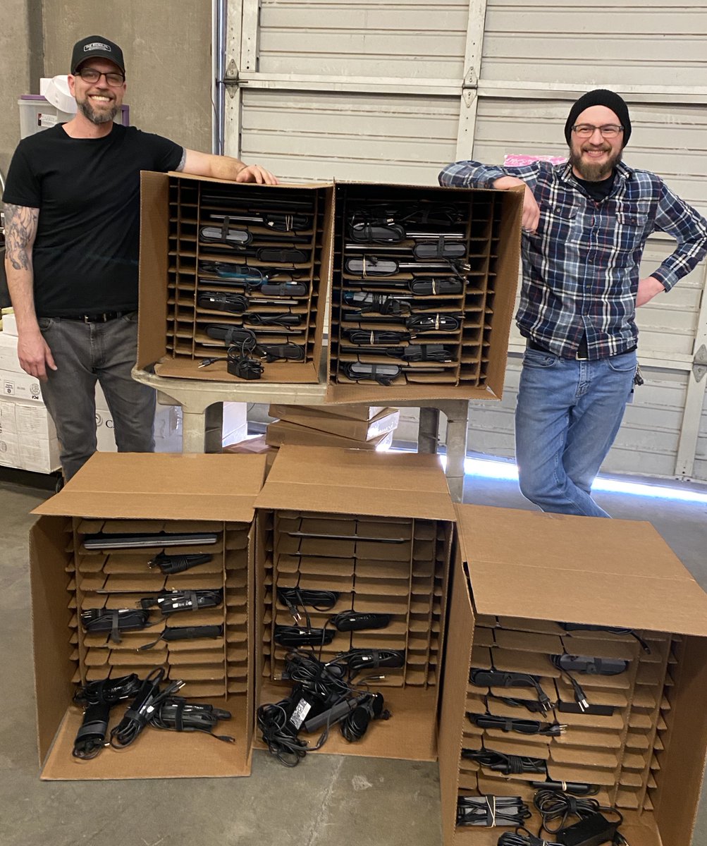 3rtechnology's tweet image. 3R Technology&apos;s team just finished refurbishing 80 laptops that will get donated to low-income students!  Thanks to Devices for Students for making it possible!  Give them a hand by donating cash or computers:
devicesforstudents.org