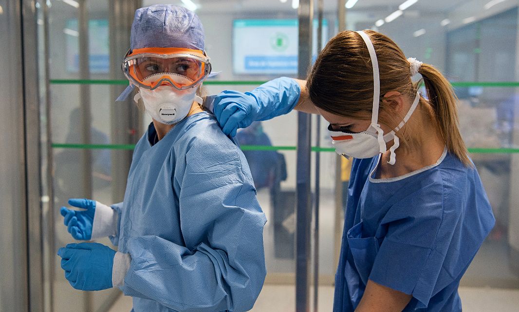 Communitech's tweet image. A pandemic built a bridge between #WaterlooRegion tech and medicine. The goal now is to make it last. buff.ly/2VAmxGx | #CommunitechNews #CodeNow