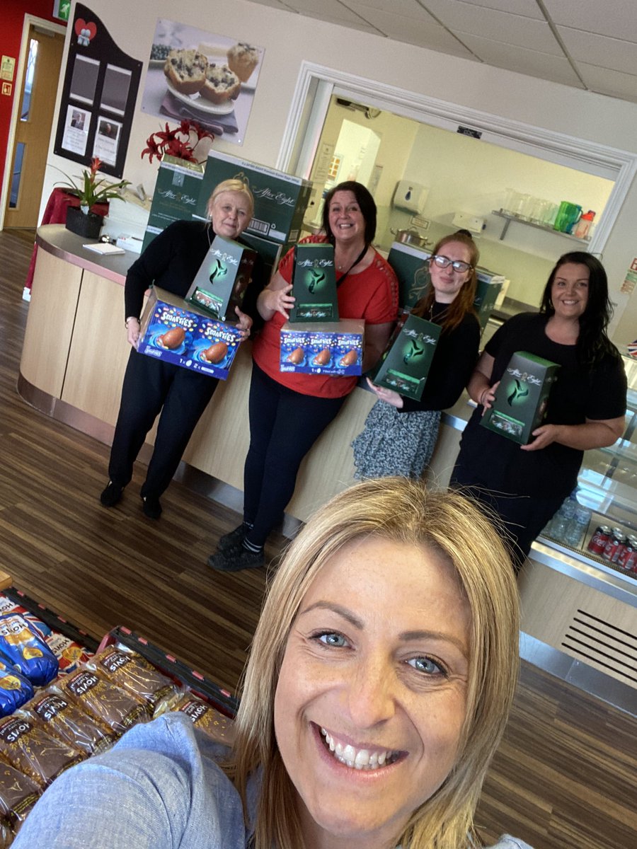 GaskellPip's tweet photo. @Compassion_uk @NWBoroughsNHS Dropping off our final eggs to a very worthy cause &amp; brilliant community partner! Thanks Compassion in Action, Pam &amp; your staff for everything you do, we’re so proud to work with you 🙌🏻🙌🏻💙🙌🏻🙌🏻 #greatwaytoendtheweek @SbarberNWBH @johnheritage123 https://t.co/aG4ZISqh0F