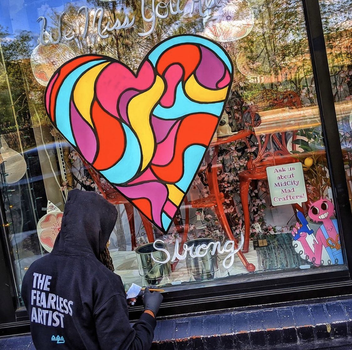 lutherw10715567's tweet photo. Artist Luther Wright Paints colorful Hearts throughout the DMV with uplifting messages to brighten up his community in these hard Times !#loganhardware #paintthestorefronts #lutherwrightart #love #art #community https://t.co/Bih0gTRXM6