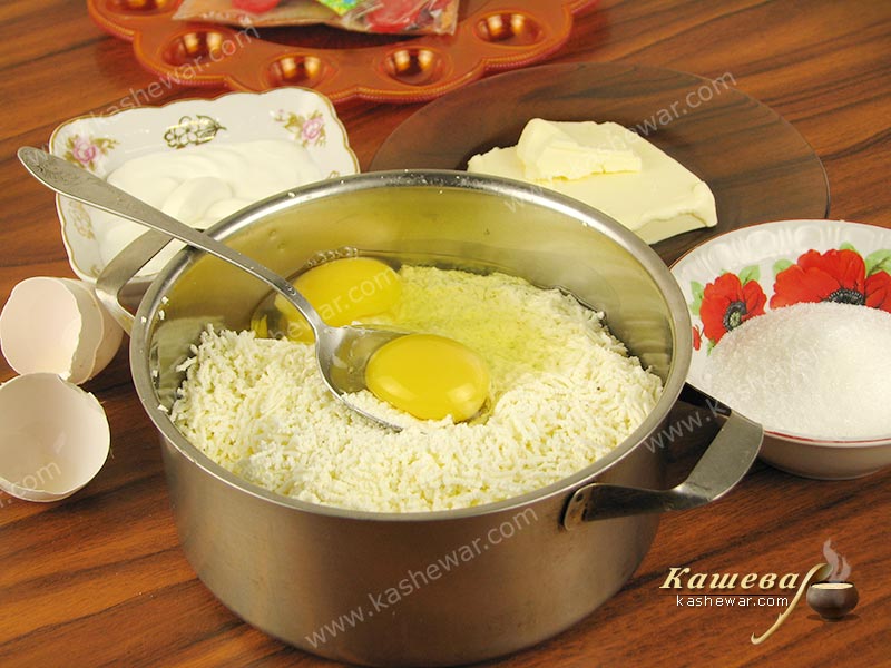 KashewarRecipes's tweet photo. Almond Paskha – an Ukrainian cuisine recipe, this curd dessert is cooked for Easter. The curd mass is pasteurized after the curd and raw eggs are combined. #recipe #food #ukrainianfood #paskha #easter #dessert #vegetarian #kashewar #kashewarrecipes https://t.co/NrwWD8k44s https://t.co/udAe26T28J