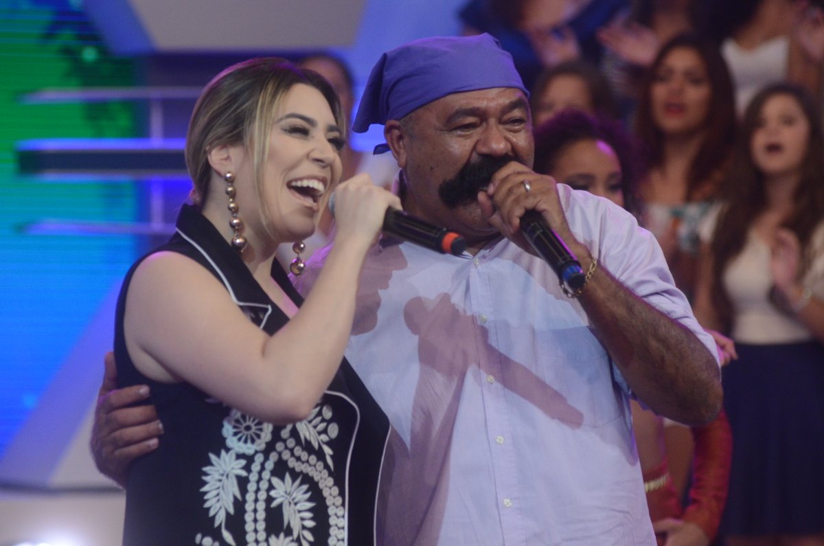 No #HoraDoFaro deste domingo (19), <a href="/RodrigoFaro/">Rodrigo Faro</a> dança ao som de Lady Gaga. <a href="/Naiarazevedo/">Naiara Azevedo</a> agita o palco do programa. E mais: conheça a "Cidade das Mulheres", um vilarejo onde as mulheres dominam ❤ Não perca, às 15h15 <a href="/recordtvoficial/">Record Oficial</a>!   r7.com/Gk79