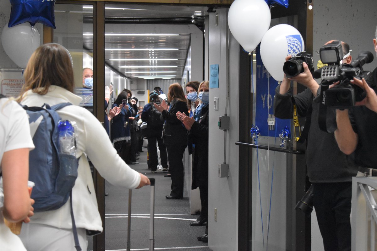 goingplacesCLE's tweet photo. What an amazing team @united today giving the @ClevelandClinic volunteers a hero's send-off! https://t.co/FF6oSTlYd2