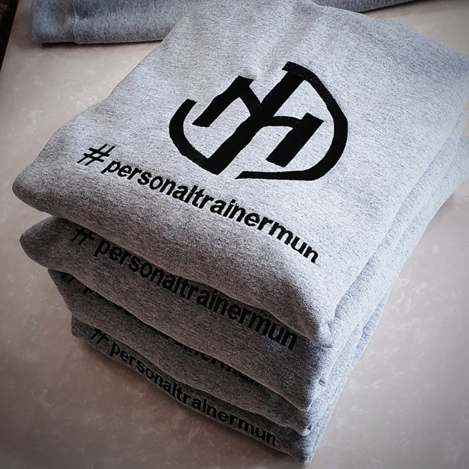 MunHirasFitness's tweet photo. My new #personaltrainermun tops have now arrived in the studio.
Love the colour and style.
Be a part of the team and come get yours.
π€π½π₯
#personaltrainermun
#ptmun
#gravesendpersonaltrainer
#fitnessexpert https://t.co/wEuGPpGLd5