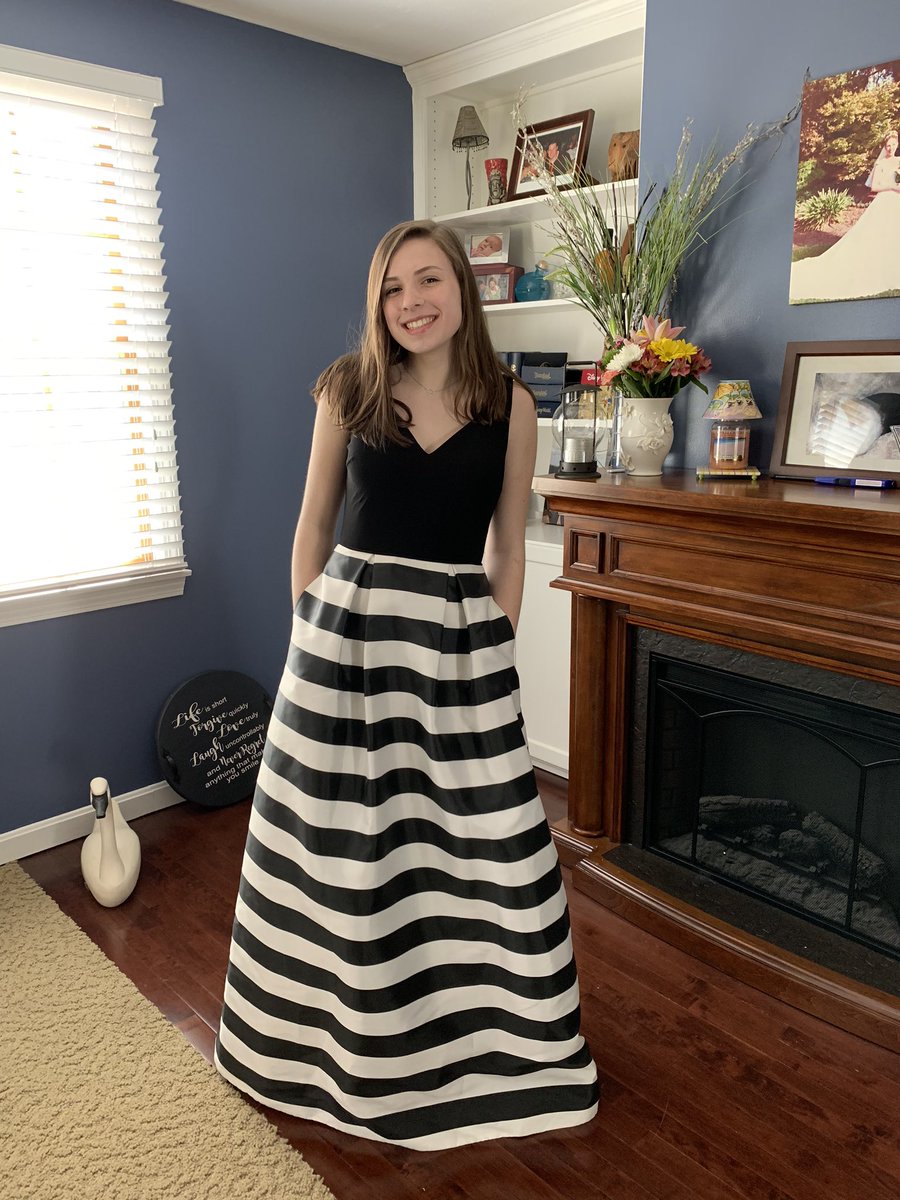 _kenzieatwood's tweet photo. pt2 of channeling my inner blair waldorf! (also IT HAS POCKETS)
@FHSPeerLeaders
@FHS_2022
#FancyFriday
#FHSVSW https://t.co/DRpL2to6bN