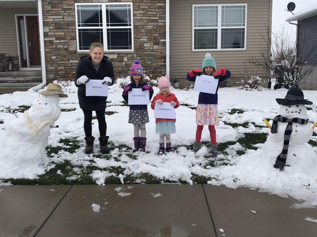 ⛄️|——6’——|⛄️

@allysonsteff and friends used this snowy Iowa morning to build snowmen and remind YOU to keep your distance!🖤💛

#SocialDistancingSnowmen  #HawksStayHome ❄️