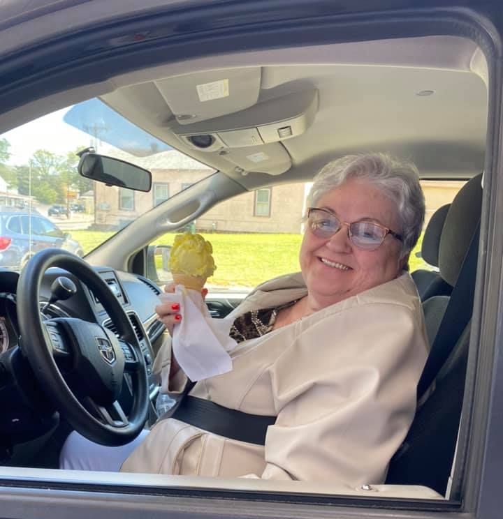 DebbiesDriveIn's tweet image. Debbie's ice cream is a definite bright spot in your Fri-yay! 🍦

📲: 434-447-8136
#debbiesdrivein #debbiesdriveinsouthhillva
#southhillva #lovesouthhill #moremeck #sounexpected fe #icecreamlovers #icecreamlife #loveicecream #friyayfeelgood #friyaytreat #tgif