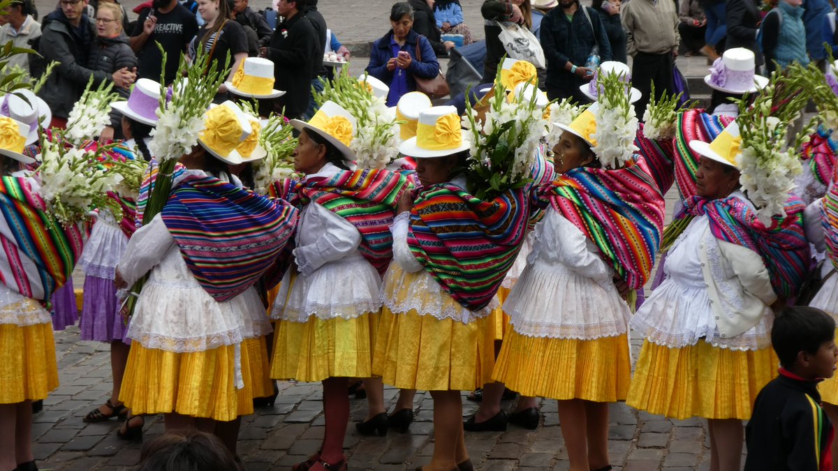 cooper_kerry's tweet photo. #virtualPeru Day 6 was a sorting day back in Cusco. The sightseeing tourist stuff was done; there was food to buy & equipment to sort for the mountains. There was a carnival of some kind and a lot more photos to be taken! Nobody wants to see packing when there's llamas in town? https://t.co/CxM1GlsIOp