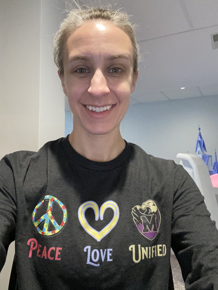 pam_amendola's tweet photo. Oak Tree Spirit Day - wearing my new favorite school spirit shirt #mtsdproud #oaktreeproud #spiritweek #theresnoplacelikeoaktree https://t.co/FZLSruU31k